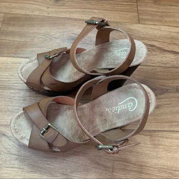 Candies Tan Faux Leather Platforms Sandals - Picture 7 of 10